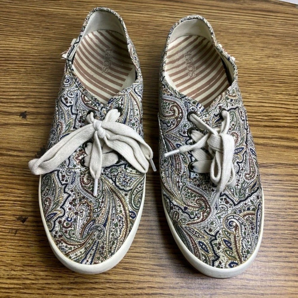 TAOS Flat Lace Up Guest Star Natural Paisley Canvas Sneaker Shoes Women's 9
